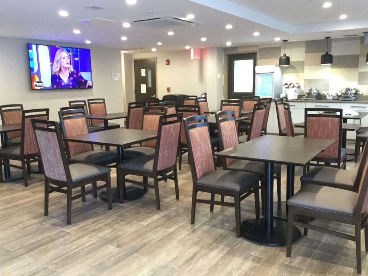 Ramada By Wyndham Bronx Terminal Hotel New York Exterior photo
